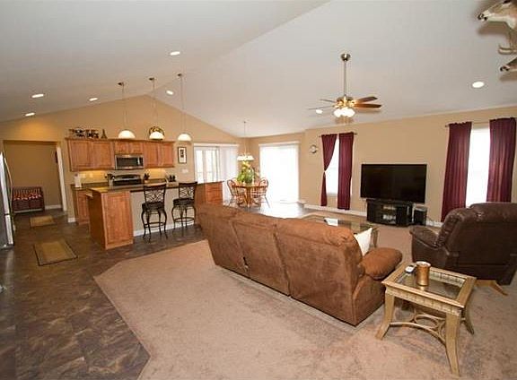 3rd image of 130 Pheasant Pointe Dr