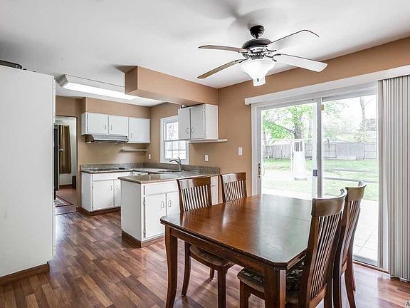 5th image of 55 Strathmore Village Dr