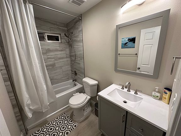 3rd image of 2292 S Park Ave
