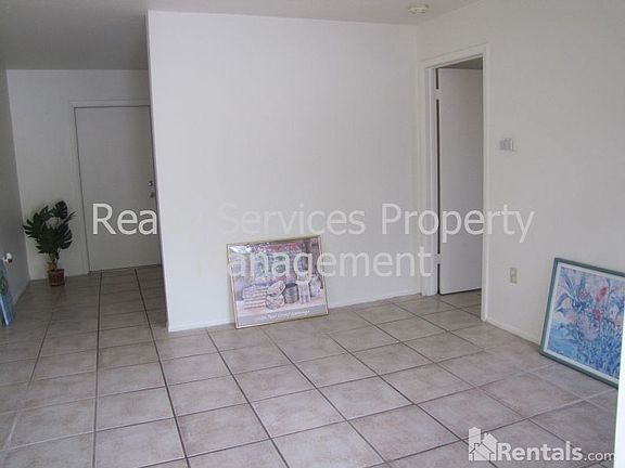 5th image of 3824 Desoto Ave
