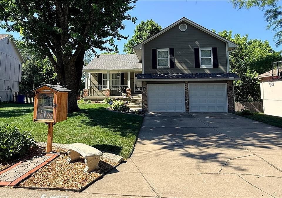 1st image of 4001 NW Hidden Pointe Dr