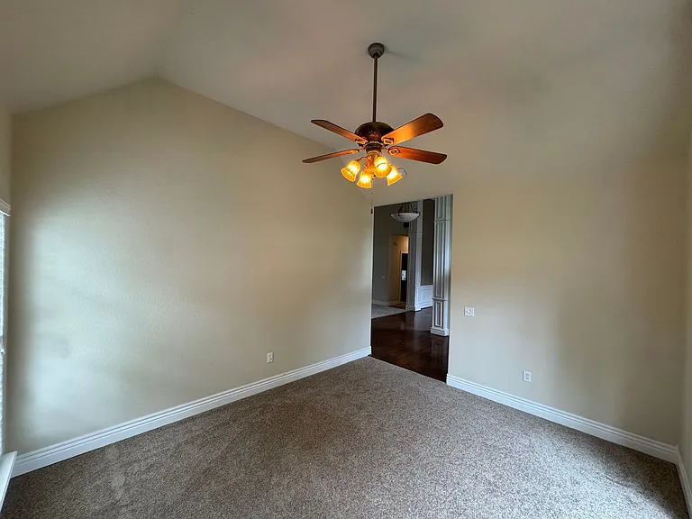 407 Lyndal Ln — Photo 14