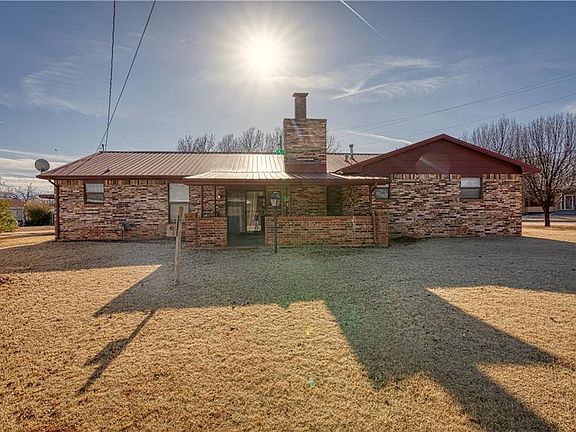 4th image of 802 N Randall Ave