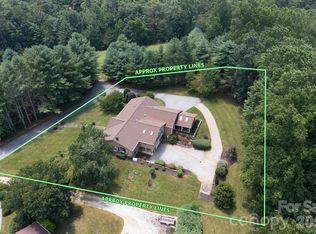12 Highlander Ln, Hendersonville, NC 28792
