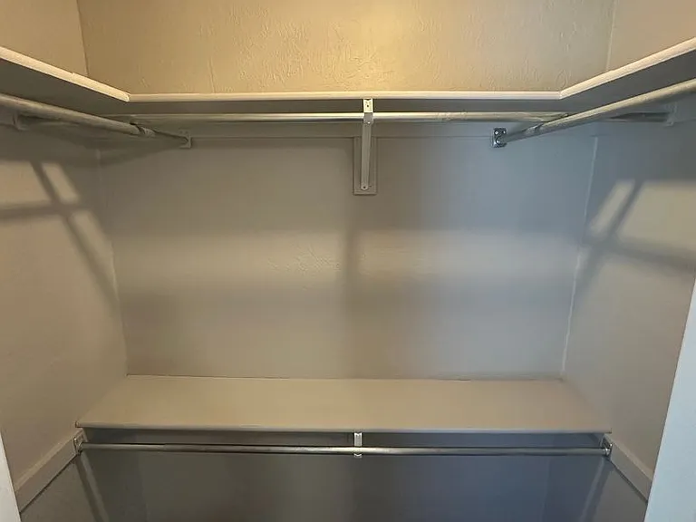 725 Peregrine Dr — Photo 13
