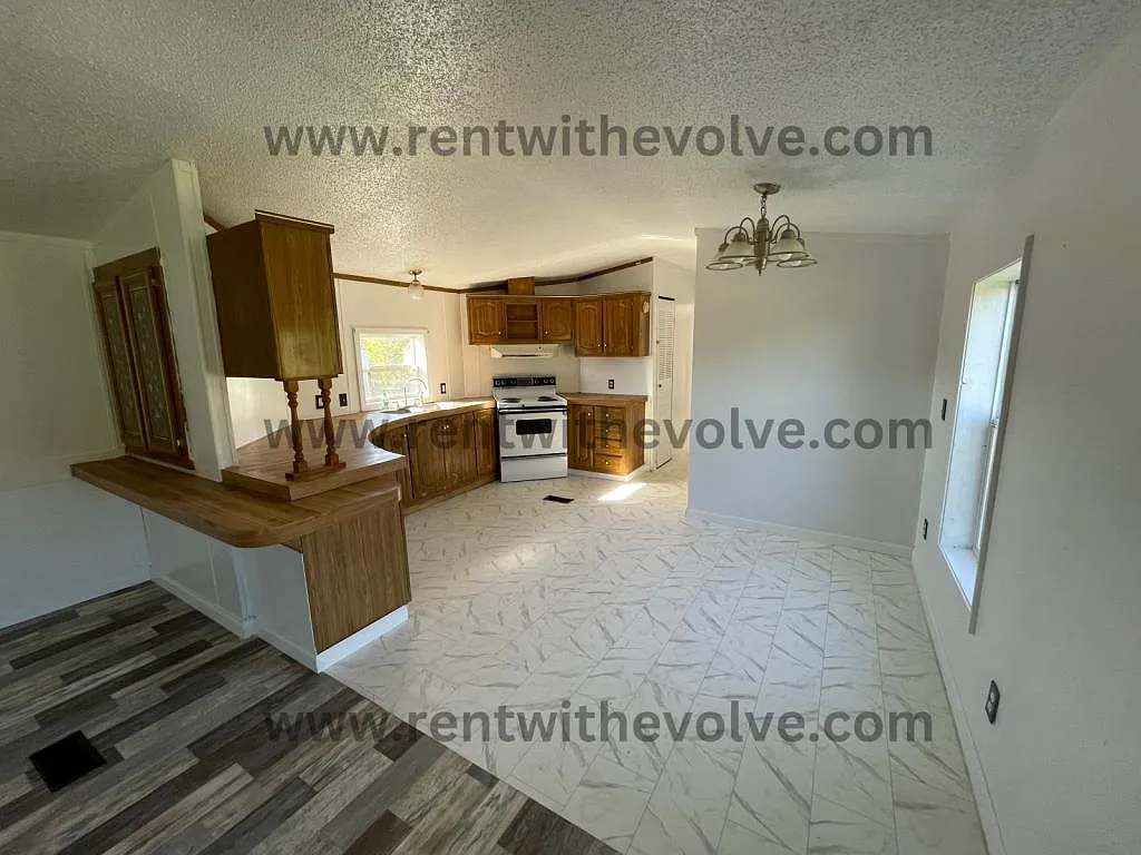 1392 N. 200 W. Winchester, IN — Photo 2