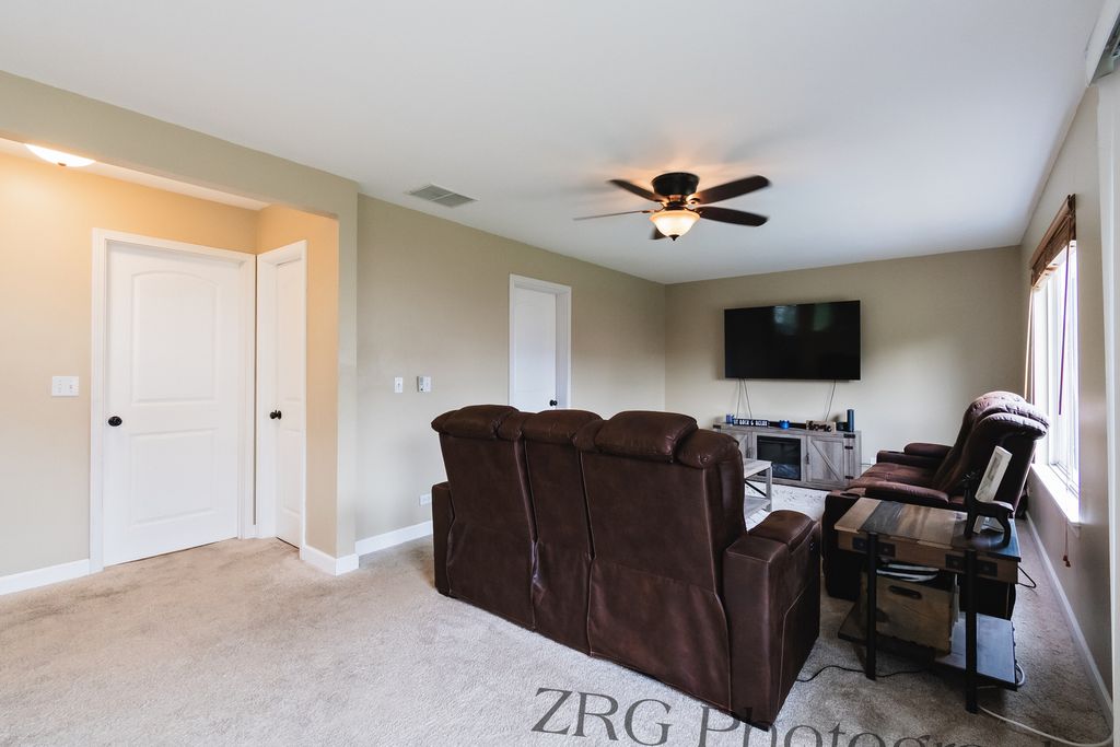 Apartment in Round Lake - View 5