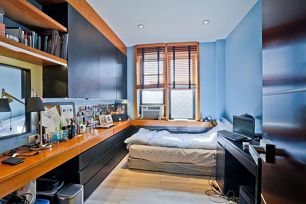 Sold by Livin USA LLC | media 21