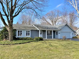 11 Hatherly Ct, Sugar Grove, IL 60554