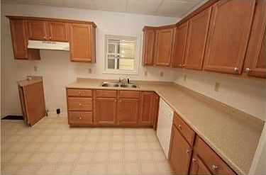 3rd image of 1329 Victoria Ave