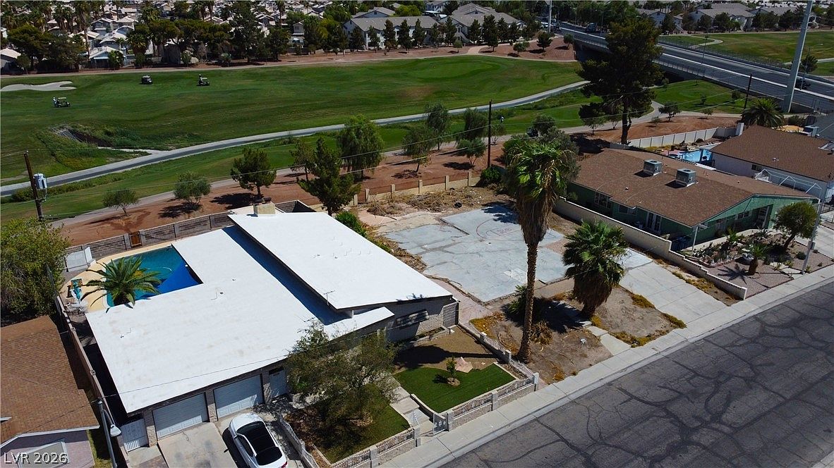 2306 Abarth St — Royal Links Golf Club