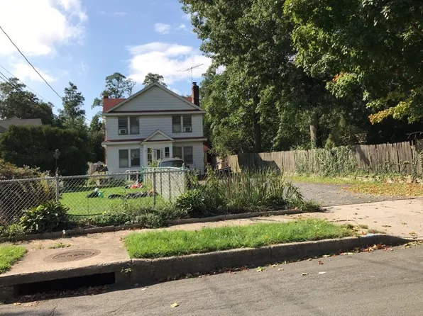 15 Marcy Ave, Huntington Station, NY 11746