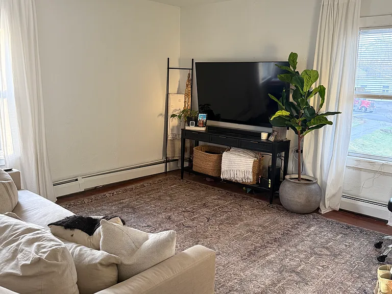 567 Thacher St #2 — Photo 2