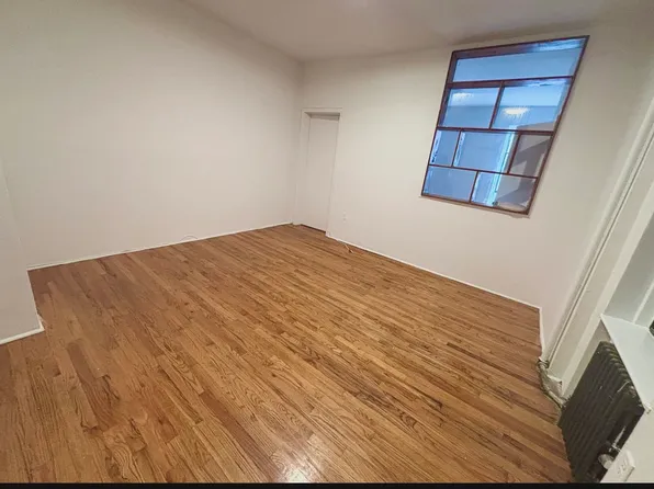 224 Elizabeth Street image 1 of 6