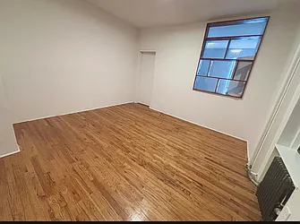 224 Elizabeth Street, #13