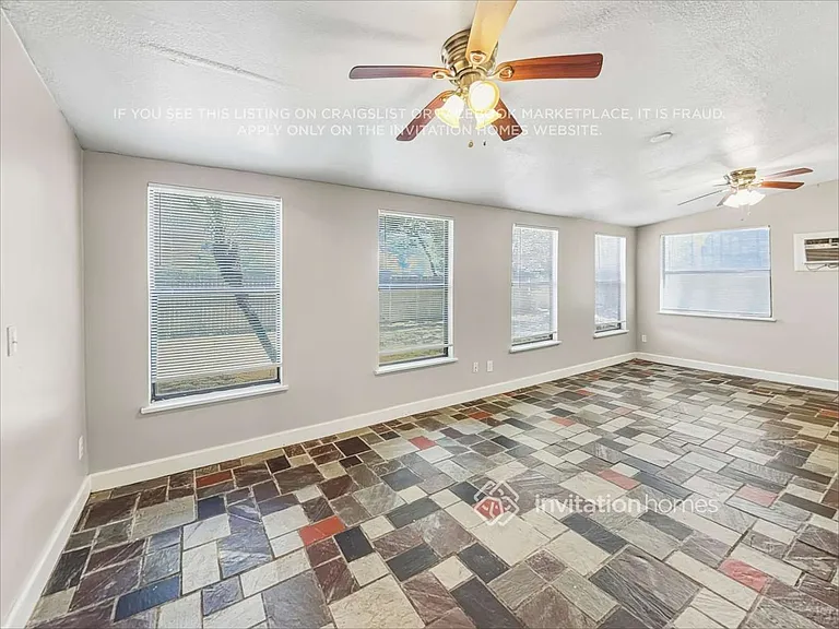 951 Waverly Dr — Photo 17