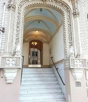 Much photographed by tourists... main entry