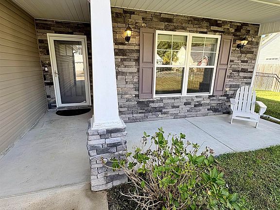 2nd image of 131 Balsa Dr.