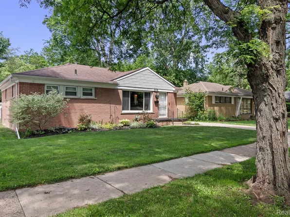 21641 Sussex St, Oak Park, MI 48237
