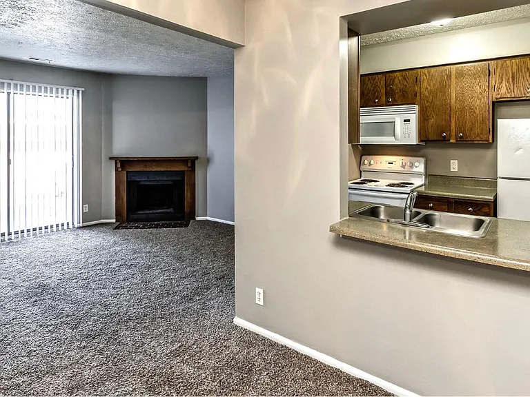 Howard Street Apartments — Photo 20