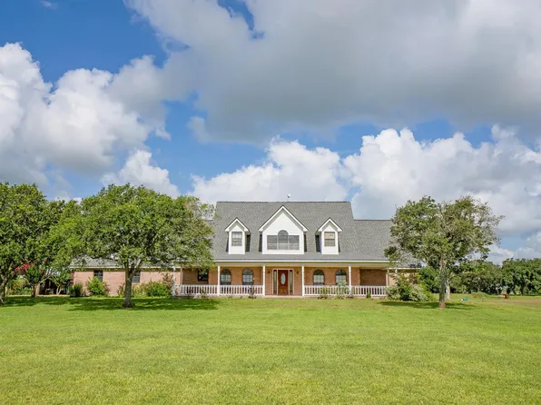 1373 County Road 214, Bay City, TX 77414