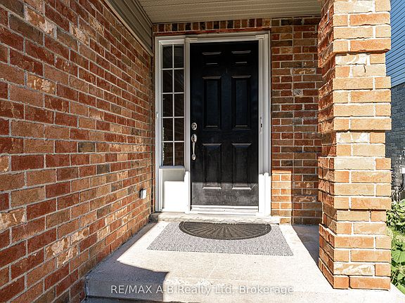 3rd image of 10 Buckingham Dr