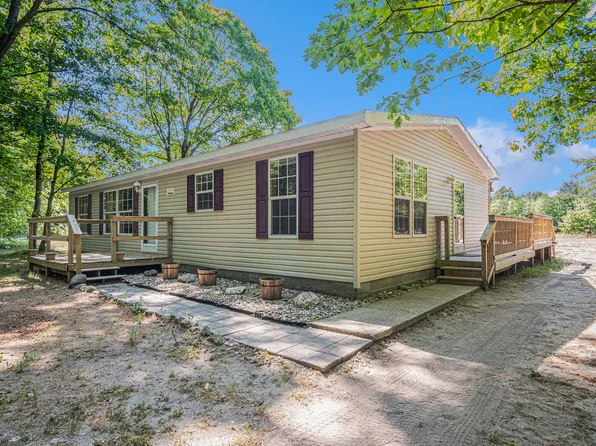 10264 S North River Dr, Fremont, MI 49412