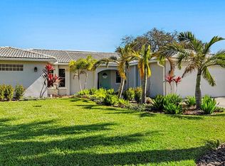 1725 Tanglewood Dr NE, Saint Petersburg, FL 33702