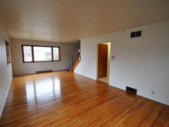 3rd image of 2302 Council Oak Dr