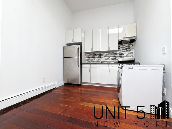 3rd image of 901 Willoughby Ave #2A