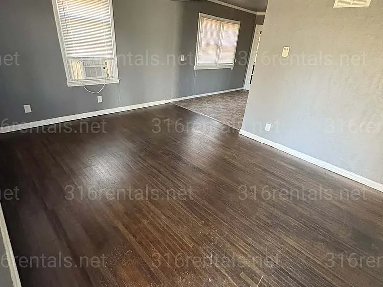 1822 N Kansas Ave — Photo 2