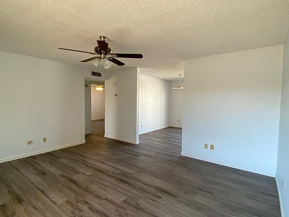 4th image of 2704 W Fremont Dr