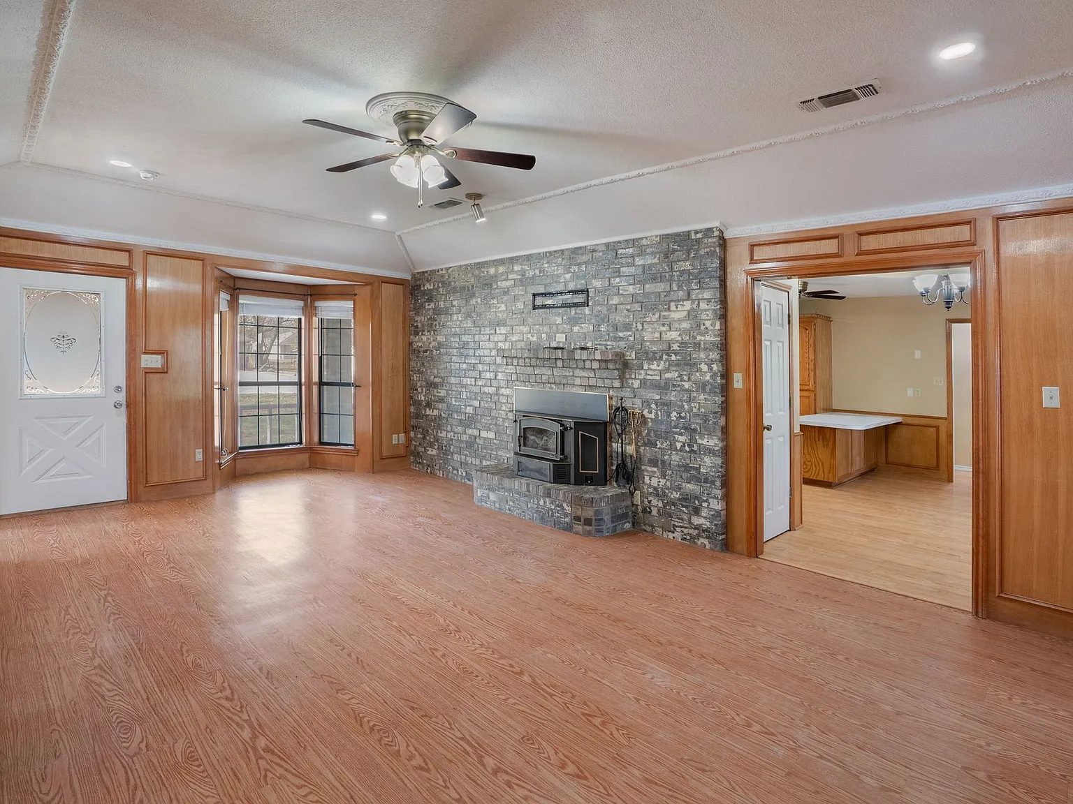 3 bed, 2127 sqft, $2,195 — Photo 4