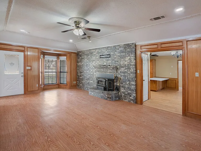 300 E Short St — Photo 4
