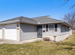 1201 Berkley Cir, Mishawaka, IN 46544