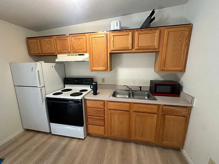 1121 Central Ave — Photo 3