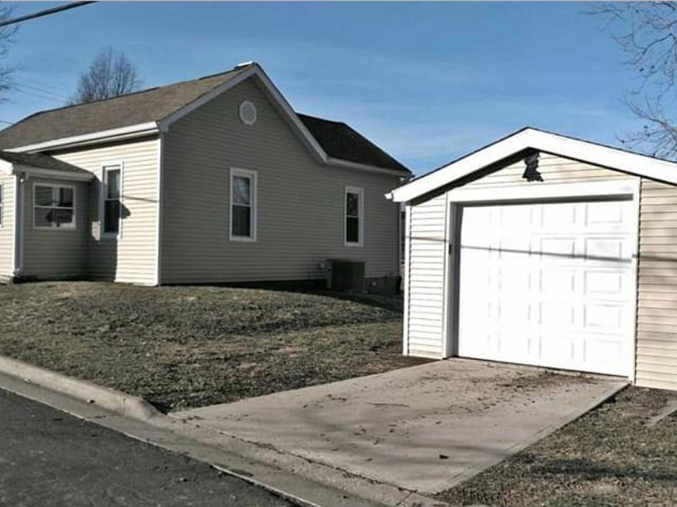 1st image of 196 Summit Ave
