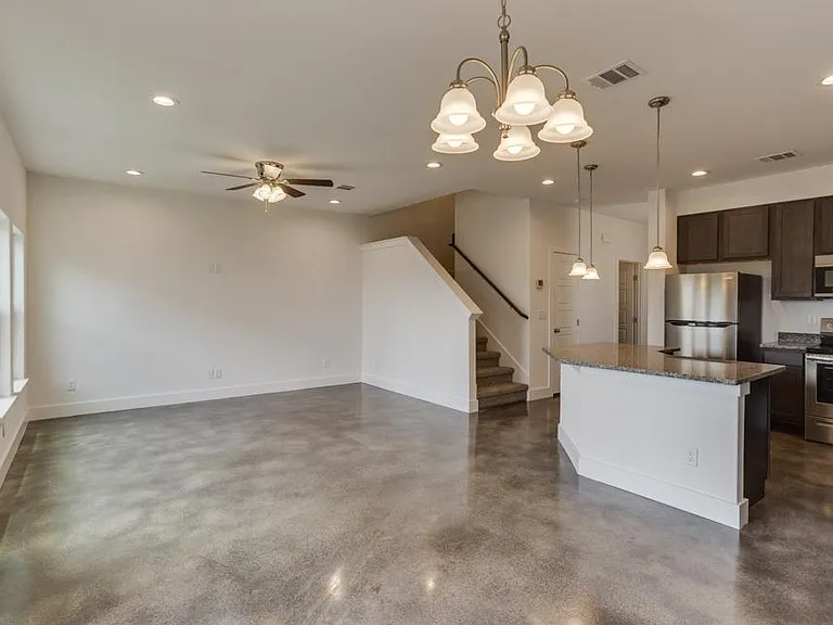 206 Topaz #1502 — Photo 10