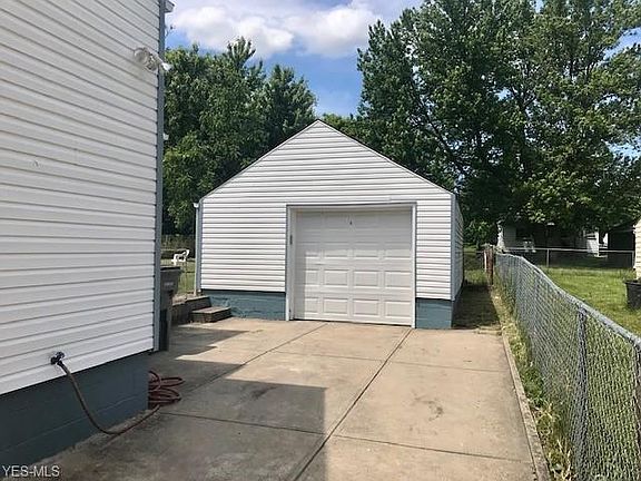 3rd image of 758 E Philadelphia Ave