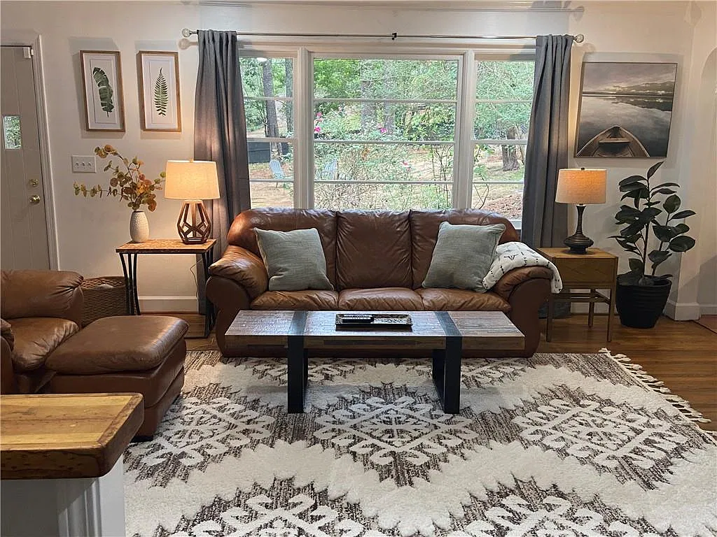 3 bed, 3.0 bath, 2312 sqft, $5,000 — Photo 3