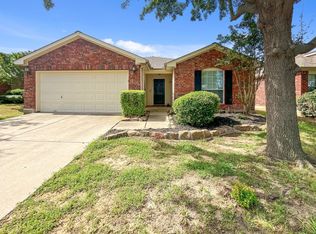 8828 King Ranch Dr, Aubrey, TX 76227