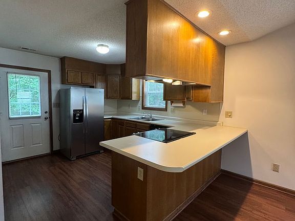 3rd image of 107 Bogey Ln