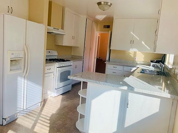 4th image of 947 Roble Ave