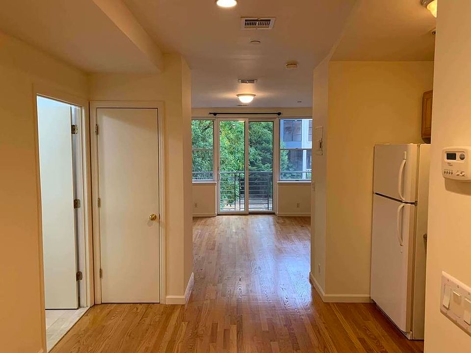 1st image of 506 Washington Ave APT 201