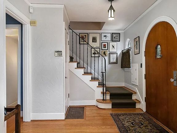 3rd image of 3920 NE Wistaria Dr