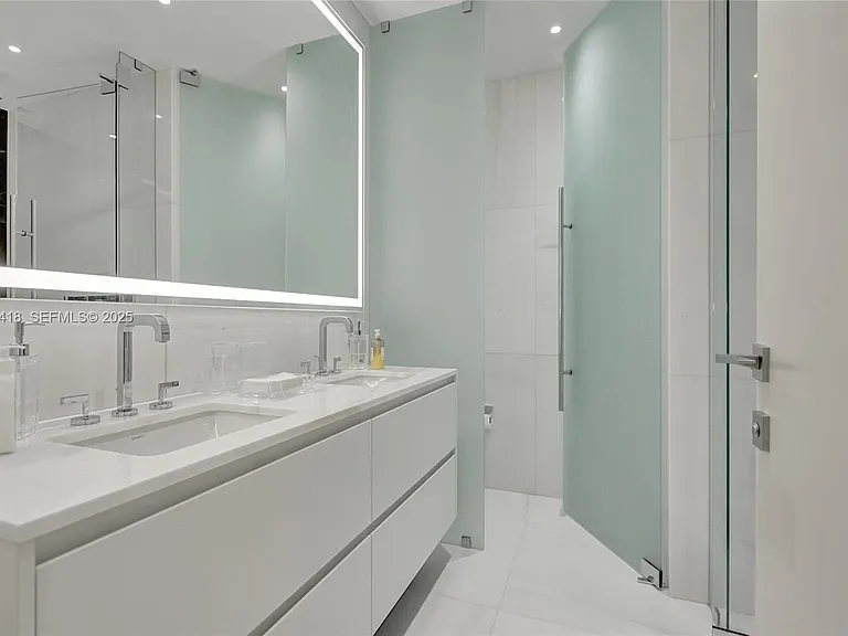 300 Biscayne Blvd #2305W — Photo 38
