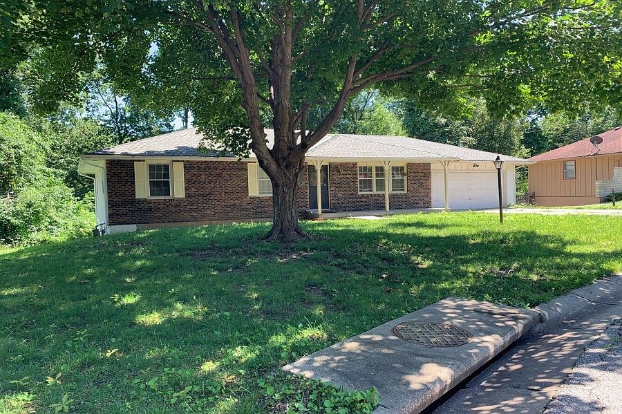 7903 Yecker Ave, Kansas City, KS 66109 | Zillow