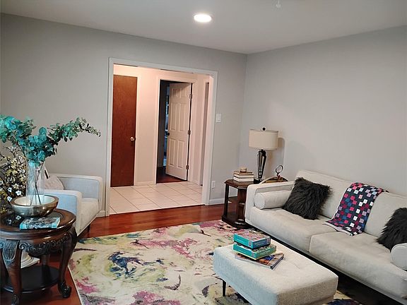 5th image of 5431 Grape St