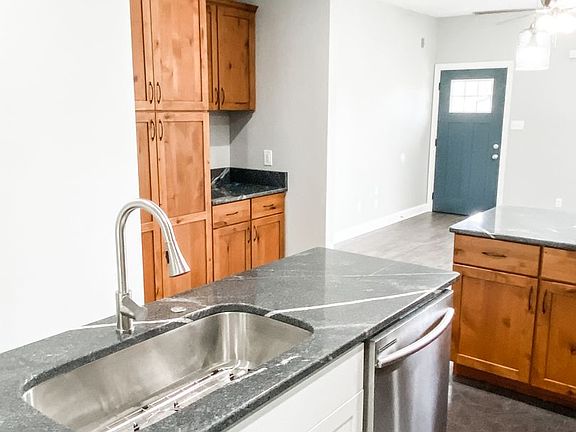 5th image of 407 N Everett High Rd