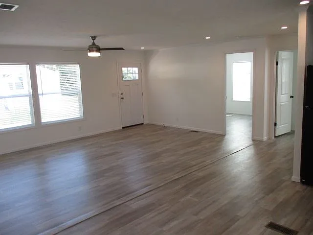 3 bed, 2.0 bath, 1251 sqft, $1,850 — Photo 3
